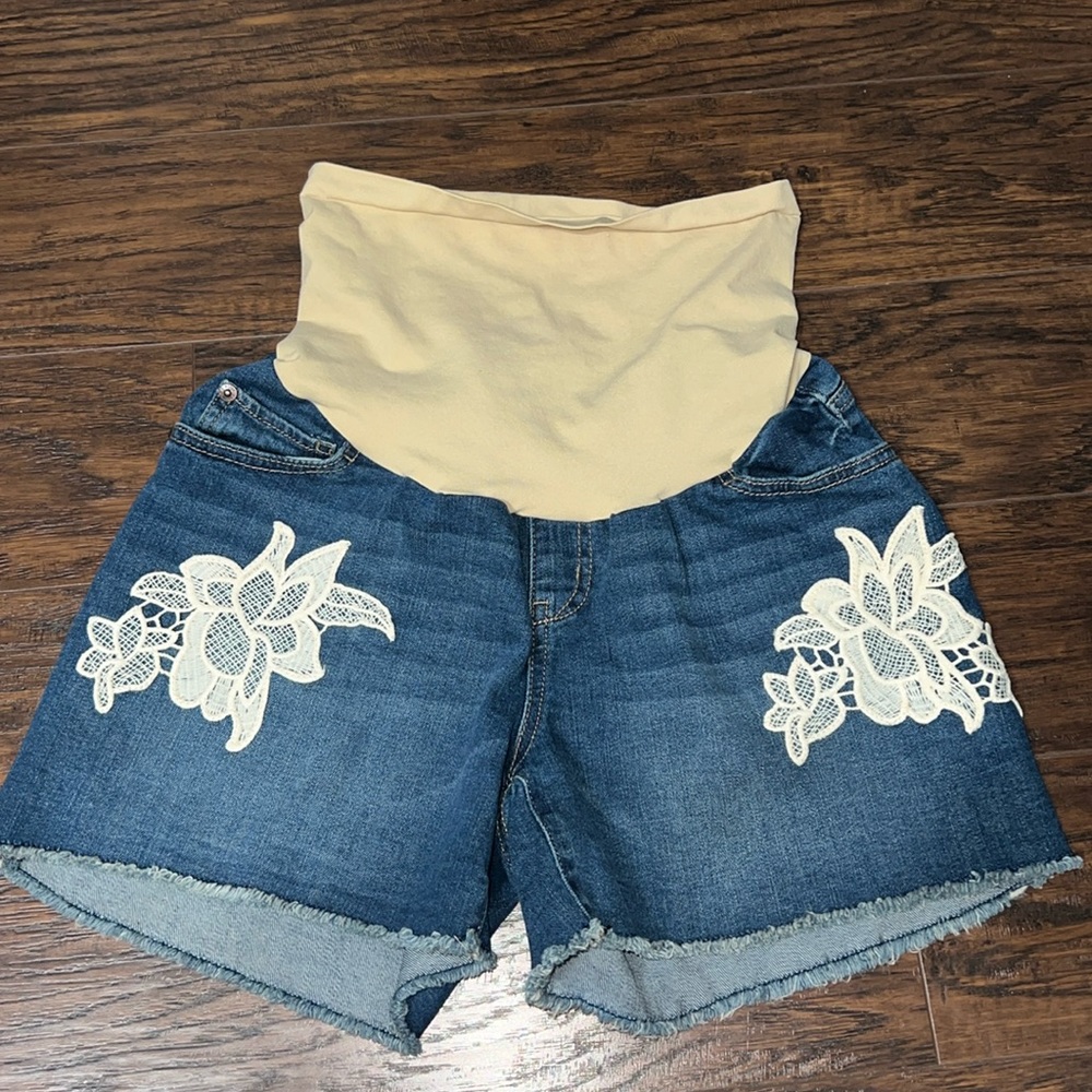 Maternity shorts